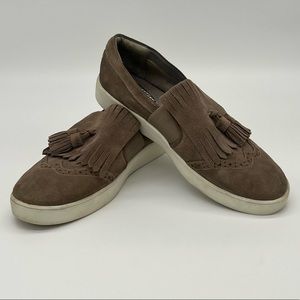 Women’s COM+SENSE Mirania sneakers. Size 9.5